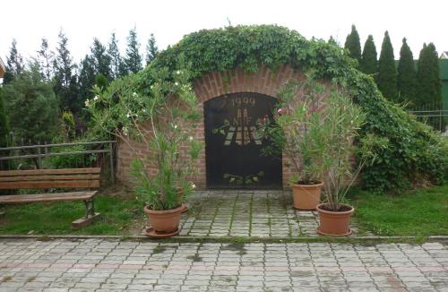 Farad House | Áldos Panzió