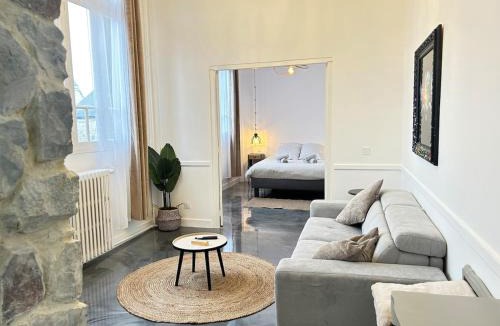 Domfront Apartment | Élégant*Epoxy*Design&Décor