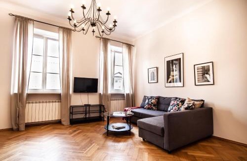 Old Town Apartment | Świętojańska Old Town Apartment by BookingHost