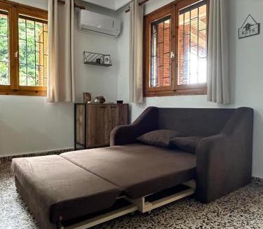 Stomio House | Με Θεα!