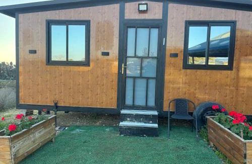 Nevatim Ski Chalet | בקתה מעץ בחווה farm B'H