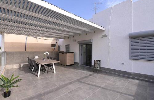Beit She'an Apartment | פנטהאוז רפאל - פנטהאוז מקסים עם 3 חדרי שינה ומרפסת