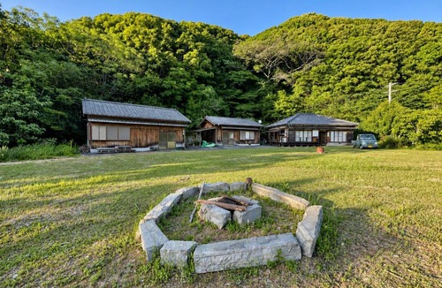 Otsuki House | ぽつんとビーチ付きで海水浴して大きな庭で焚き火やバーベキューが楽しめる1日1組貸切宿ウミクマルア