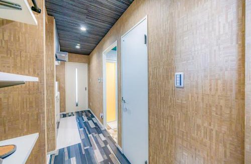 Yonabaru Apartment | オーシャンビュー窓から見える景色を思い出に The琉球タワー 10D