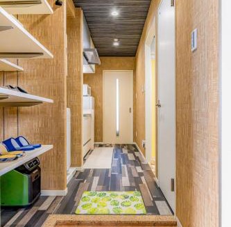 Yonabaru Apartment | オーシャンビュー窓から見える景色を思い出に The琉球タワー 10D