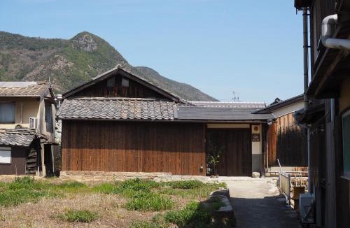 Meiro no Machi Apartment | 岡邸