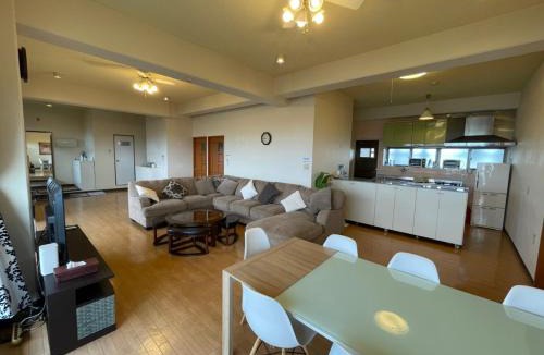 Kadena-cho Apartment | 島テラス高台から太平洋を眺める最高のロケーションハウス