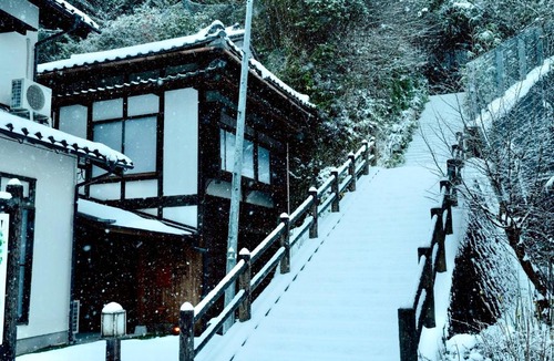Matsue Villa | 川の離れ 温泉街に立地するフルリフォームした隠れ家