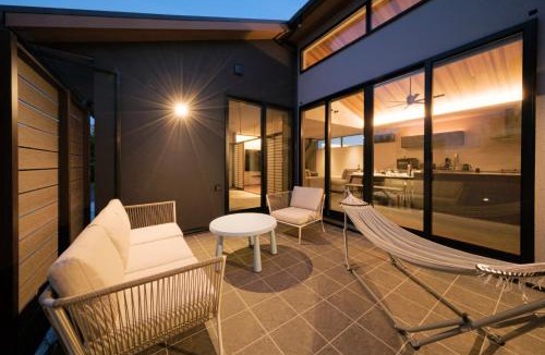 Ichinomiya Apartment | 海近1棟貸し,テラスでBBQ,85インチTVで映画三昧,早朝海散歩,大人が休める静かな隠れ家-HK House-