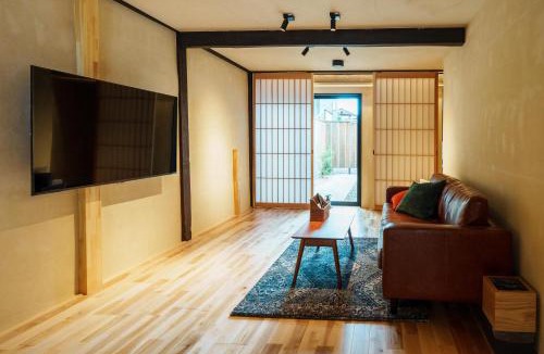 Obama Apartment | 町宿 紬