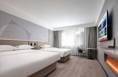 Wulingyuan Hotel | 铂曼时尚酒店Boman Fashion Hotel 300 Meters From National Forest Park East Gate