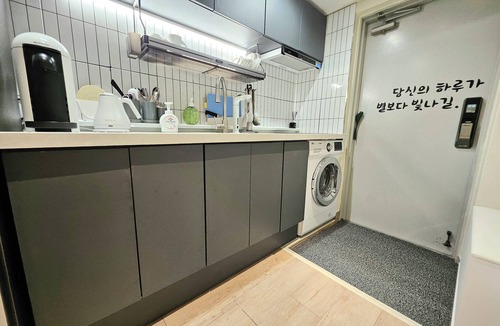Yongin Apartment | 감성복층 주차무료 빔프로젝트 스탠바이미 명지대5분 용인대 에버랜드 용인민속촌 역북지구내 역북동 용인시청