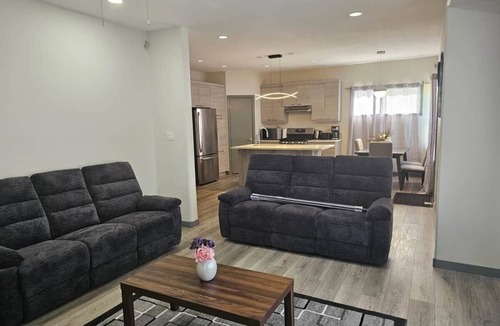 Lethbridge House | $0 Cleaning Fee | Huge 4BR Westside Oasis | Close to UofL & YMCA | Room for 9