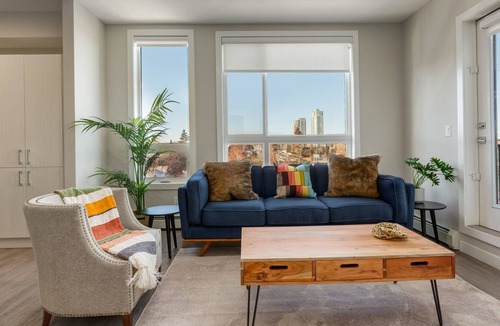 Shaganappi Apartment | $0 Cleaning Fee, King Bed, West Facing