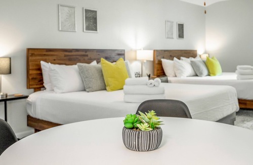 Chattanooga Cabin | 01: The Eames Suite - Vacation Rental