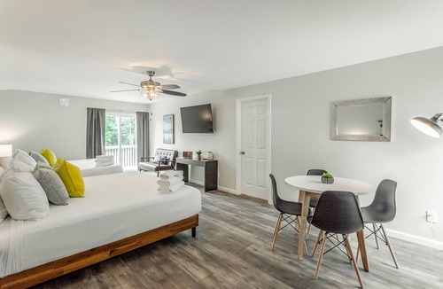 Chattanooga Cabin | 01: The Eames Suite - Vacation Rental