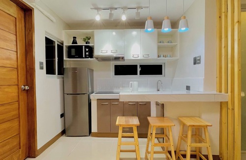 Lapu-Lapu Apartment | 02 Easy Access Stay, Minutes from Airport on Main Road