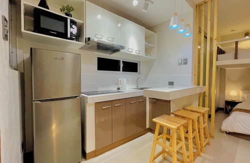 Lapu-Lapu Apartment | 02 Easy Access Stay, Minutes from Airport on Main Road