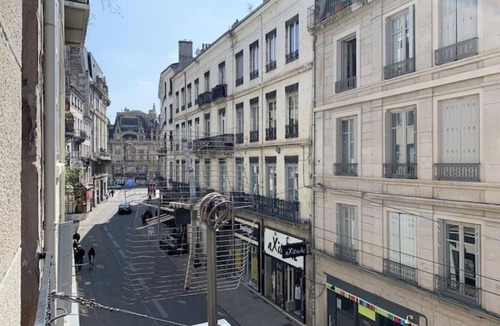 Centre Ville Apartment | 020 CHIC & COSY GRAND APPART 57m2 HYPERCENTRE WIFI SMART TV NETFLIX