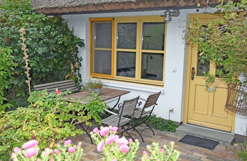 Lancken-Granitz Cottage | 03 Holiday apartment with garden terrace - Holiday apartments in the fishing village and under the