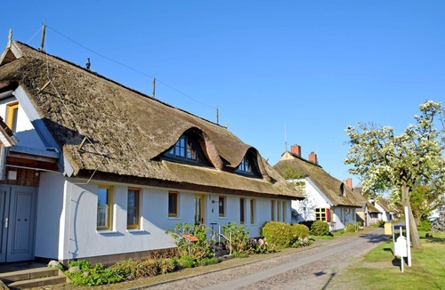 Lancken-Granitz Cottage | 03 Holiday apartment with garden terrace - Holiday apartments in the fishing village and under the