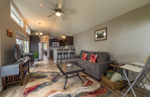 Regional District of Mount Waddington Apartment | 04 - Eagle`s Nest Cottage By The Sea at Alder Bay