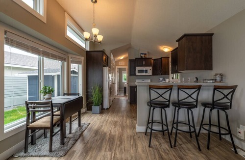 Regional District of Mount Waddington Apartment | 04 - Eagle`s Nest Cottage By The Sea at Alder Bay