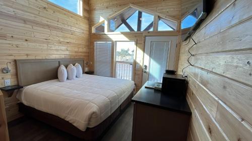Valle Ski Chalet | 058A Stargazer Loft Grand Canyon Suite King Bed & Loft 20 Min to South Rim - Sleeps 4