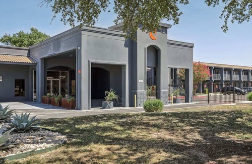 St. Johns Apartment | [06] ATX Studio: 1 Queen, Dog Park, Laundry Access