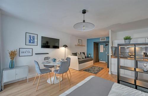 Gares Apartment | 063 - Studio Didion, Centre Gare St Roch, Clim, Balcon,4pers