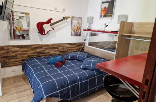 Razac-sur-l'Isle Apartment | 07 - Joli studio avec clim tout équipé avec un lit double, vue sur jardin, parking privatif gratuit, grand fourgon possible, tout le linge de maison est fourni