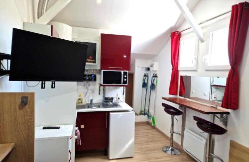 Razac-sur-l'Isle Apartment | 08 - Joli studio avec clim et tout équipé pour 2 personnes, lit double, parking privatif gratuit, grand fourgon possible, tout le linge de maison est fourni