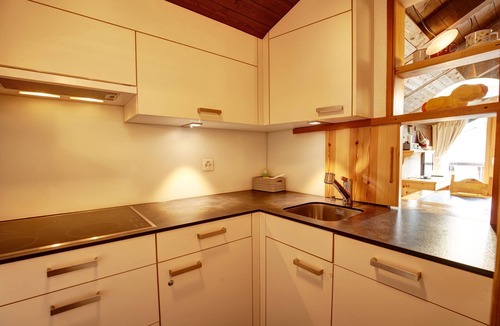 Silvaplana Apartment | 1 1/2-room flat with mountain view on the 6th floor