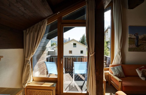 Silvaplana Apartment | 1 1/2-room flat with mountain view on the 6th floor