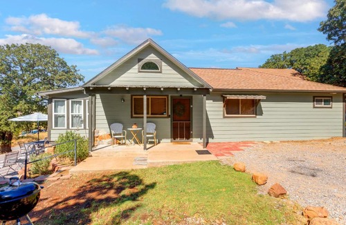 Medicine Park House | 1/2 Mi to Lake Lawtonka: Mtn-View Haven!