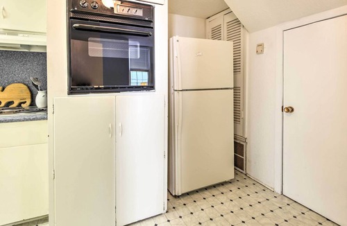 San Jacinto Apartment | < 1/2 Mi to Porretto Beach! Couples Retreat