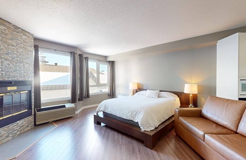 Beaupre Condo | 1-213 : Superior Studio - sleeps 4.