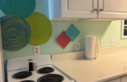 Corpus Christi Apartment | 1.3 miles to beach & conveniently located to fishing,restaurants & shopping!
