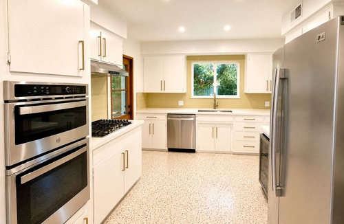 Arlington South House | 1-Acre Gated Home AND Guesthouse. Heated Pool & Spa. Victoria Avenue Retreat.