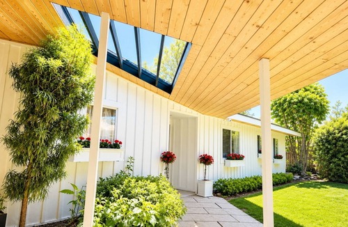 Arlington South House | 1-Acre Gated Home AND Guesthouse. Heated Pool & Spa. Victoria Avenue Retreat.