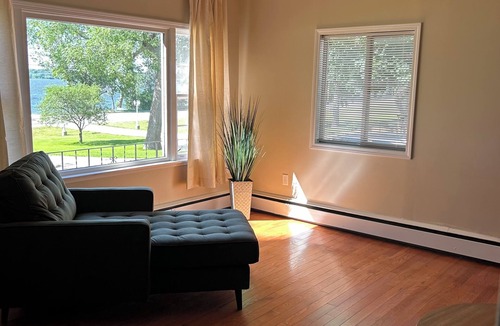 Buffalo House | 1 acre lake front 4 bedroom home on Buffalo Lake close to Downtown shops.