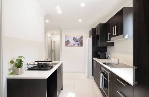 Rocklea Apartment | 1 Bdr Apt w/AC | Kitchen | Parking | 331F1
