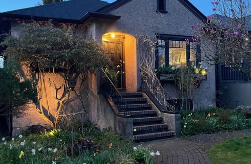 Riley Park-Little Mountain Apartment | 1-bdrm basement suite in Vancouver close to all your amenities and downtown.