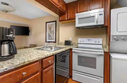 Berkeley Condo | 1 BDRM CONDO ~HISTORIC POWHATAN RESORT~ INDOOR & OUTDOOR POOLS & HOT TUBS!