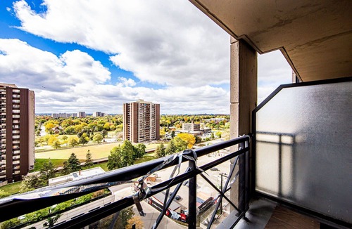 Islington Apartment | 1 BDRM w pool. Perfect location. Free parking