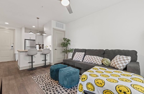 Addison Apartment | 1 Bed /1 Bath Apartment with King Bed; Full Unit