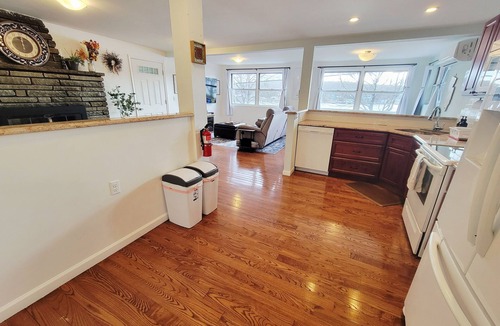 Lake Hopatcong Apartment | 1 Bed 1 bath Lakefront Apartment in Lake Hopatcong, NJ w/lake access and kayaks