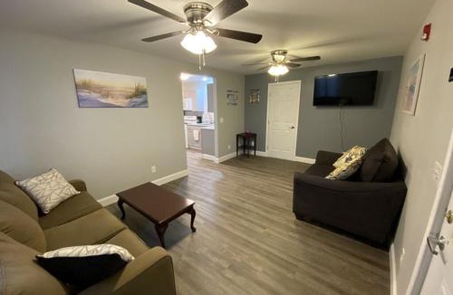 Geneva-on-the-Lake House | 1 Bed 1 Bath Suite On Strip