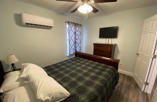 Geneva-on-the-Lake House | 1 Bed 1 Bath Suite On Strip