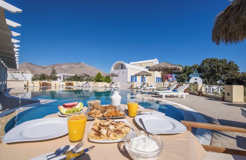 Agios Georgios Apartment | 1- bed apt near black beach-Sleeps 4-Parking